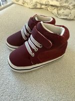 Neue, ungetragene Baby-Sneaker