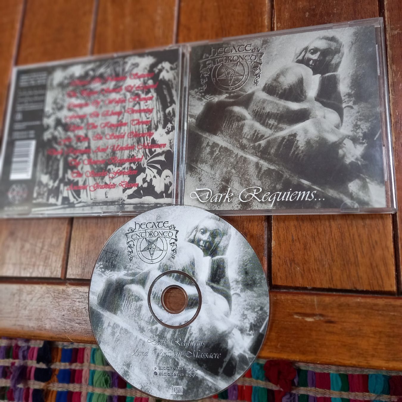 CD: hecate enthroned- dark... – Usato da St-Cergue venduto da VeganWarrior