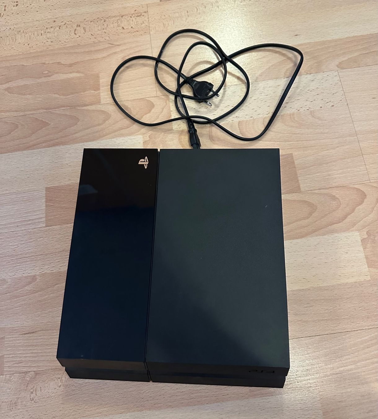 Sony Konsolen: Sony PlayStation 4 Pro Konsole – Gebraucht aus Schaffhausen von D-MAC 1
