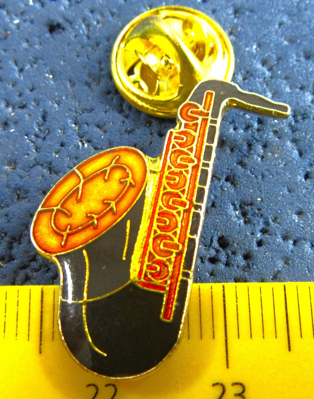 Swiss Placchette & Badge: SAXOPHON MUSIC PIN – Usato da Ettingen venduto da Hausi4711