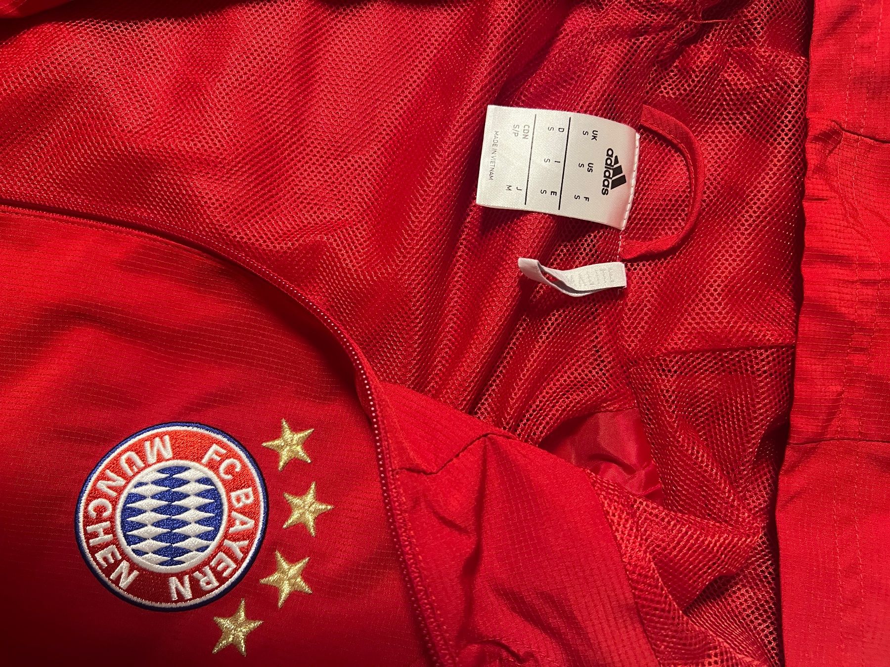 Bayern München Vestes: Originale Bayern München Trainingsjacke – D'occasion à Wichtrach par lor_m7t7 2