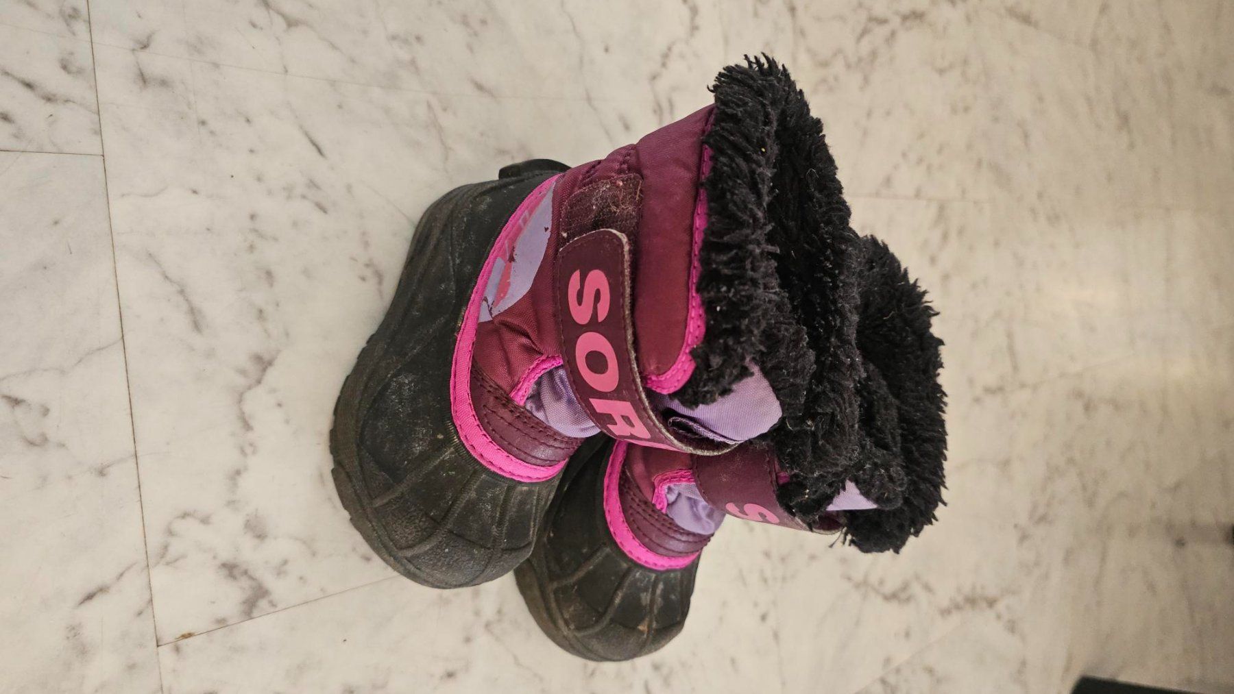 Sorel Scarpe per ragazzi: Sorel Kinderschuh 22 – Usato da Küsnacht ZH venduto da StuartJohnston