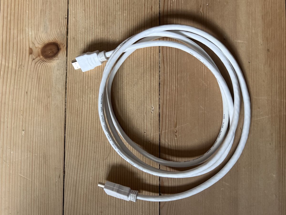 Cavi: HDMI Kabel weiss 2m – Usato da Zürich venduto da badwithusernames
