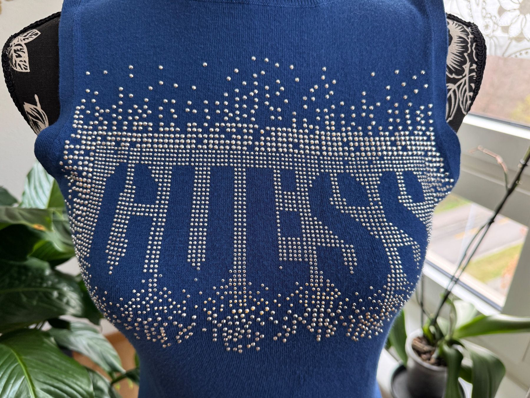 Guess Top: Top Guess Gr.L – Nuovo (secondo la descrizione) da Wallisellen venduto da Corinne.- 2
