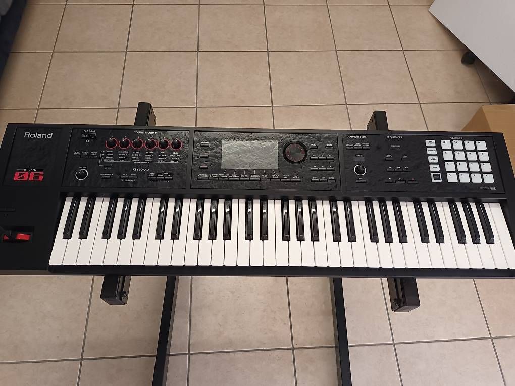 Instruments de musique: Roland fa 06 – D'occasion à Caneggio par matte123 1