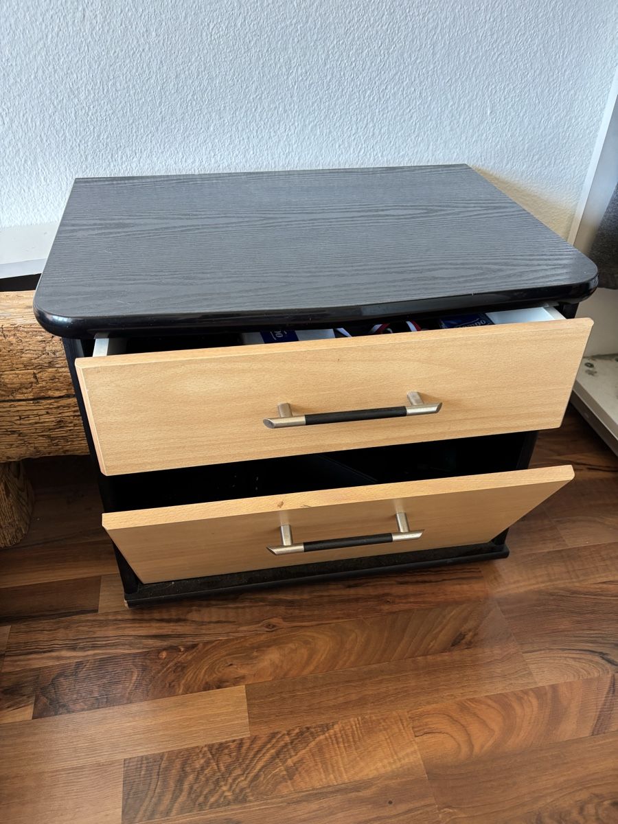 Comodini: Nachttisch – Usato da Reinach BL venduto da Andithos 1