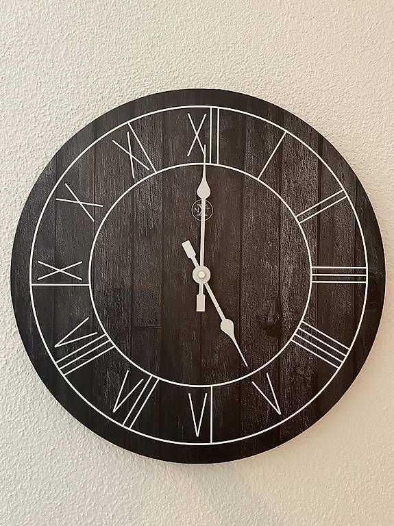 Orologi da terra & Orologi da parete: Moderne Wanduhr aus Holzoptik – Usato da Lyss venduto da mal_t2fr