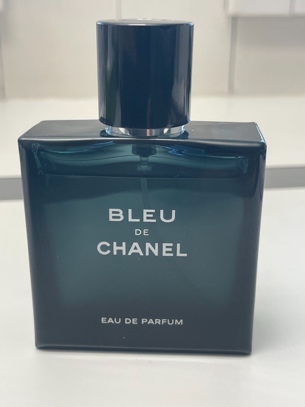 Saint Laurent Profumi & Eau de Toilette: Bleu de Chanel Eau de Parfum Spray 50ml - fast voll – Usato da Wiesendangen venduto da Veritas_Solutions