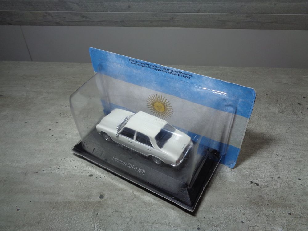Salvat 1:43 Classic Car Peugeot 504 1969 5