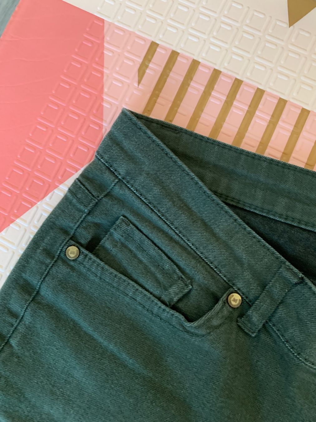 Jeans: Dunkelgrün Damen Jeans – Usato da Schlieren venduto da tug_568r 3