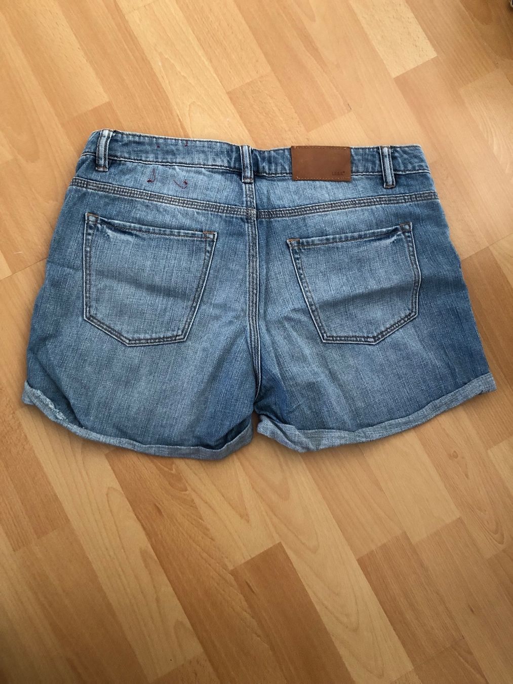 H&M Jeans: Jeanshose kurz Gr 28 – Gebraucht aus Zürich von Herbion1 2