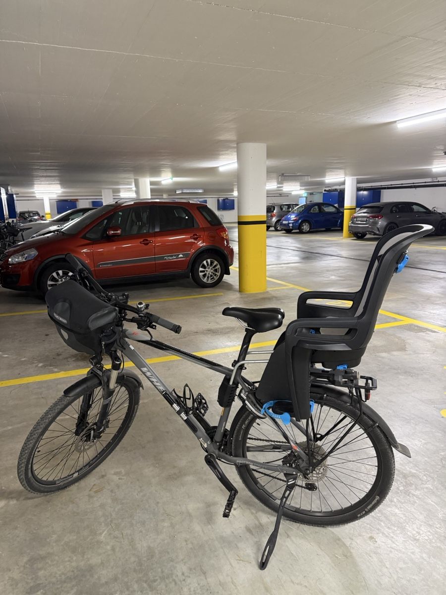 Biciclette: Herrenfahrrad mit Thule Kindersitz ab Service – Usato da Wetzikon ZH venduto da akikaki13