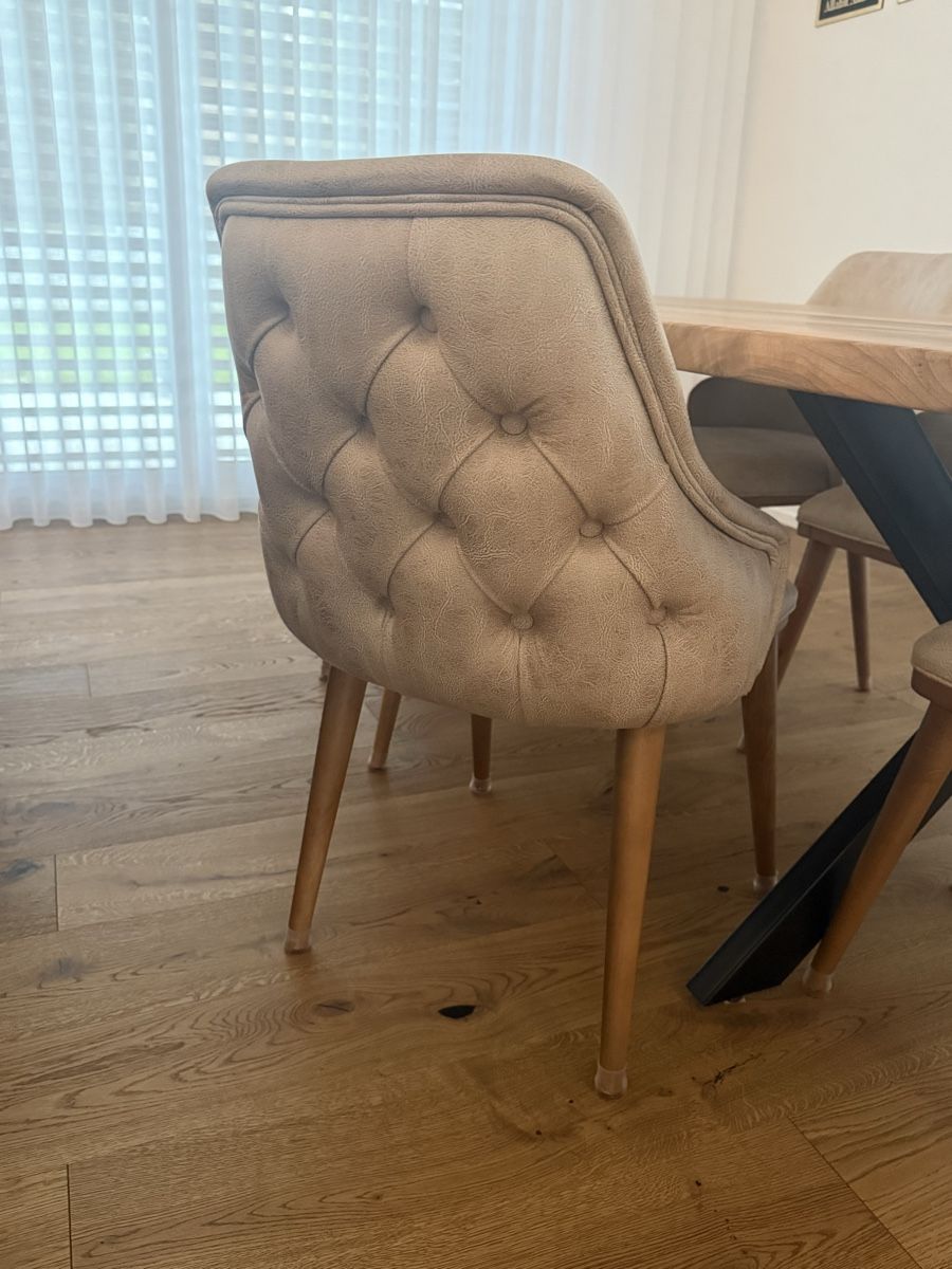 Sofas: Sofa und Esszimmerstühle – Neu (gemäss Beschreibung) aus Hallwil von kuj_6v7n 8