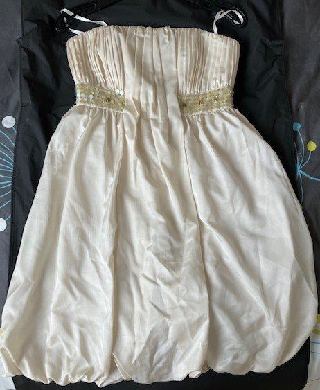 Kleider: Robe Zéro T 36 – Gebraucht aus Gampelen von Mari60