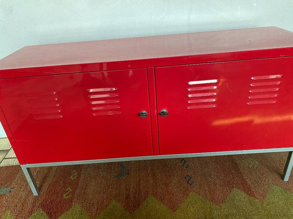 Armadi: IKEA PS  Armoire basse métal   – Usato da Cortaillod venduto da cri_hw2g