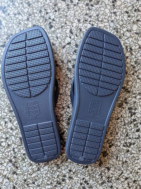 Chaussures hommes: NEU - Flip Flops Gr. 39 blau – Neuf avec emballage d'origine à Bern par samtgrau 1