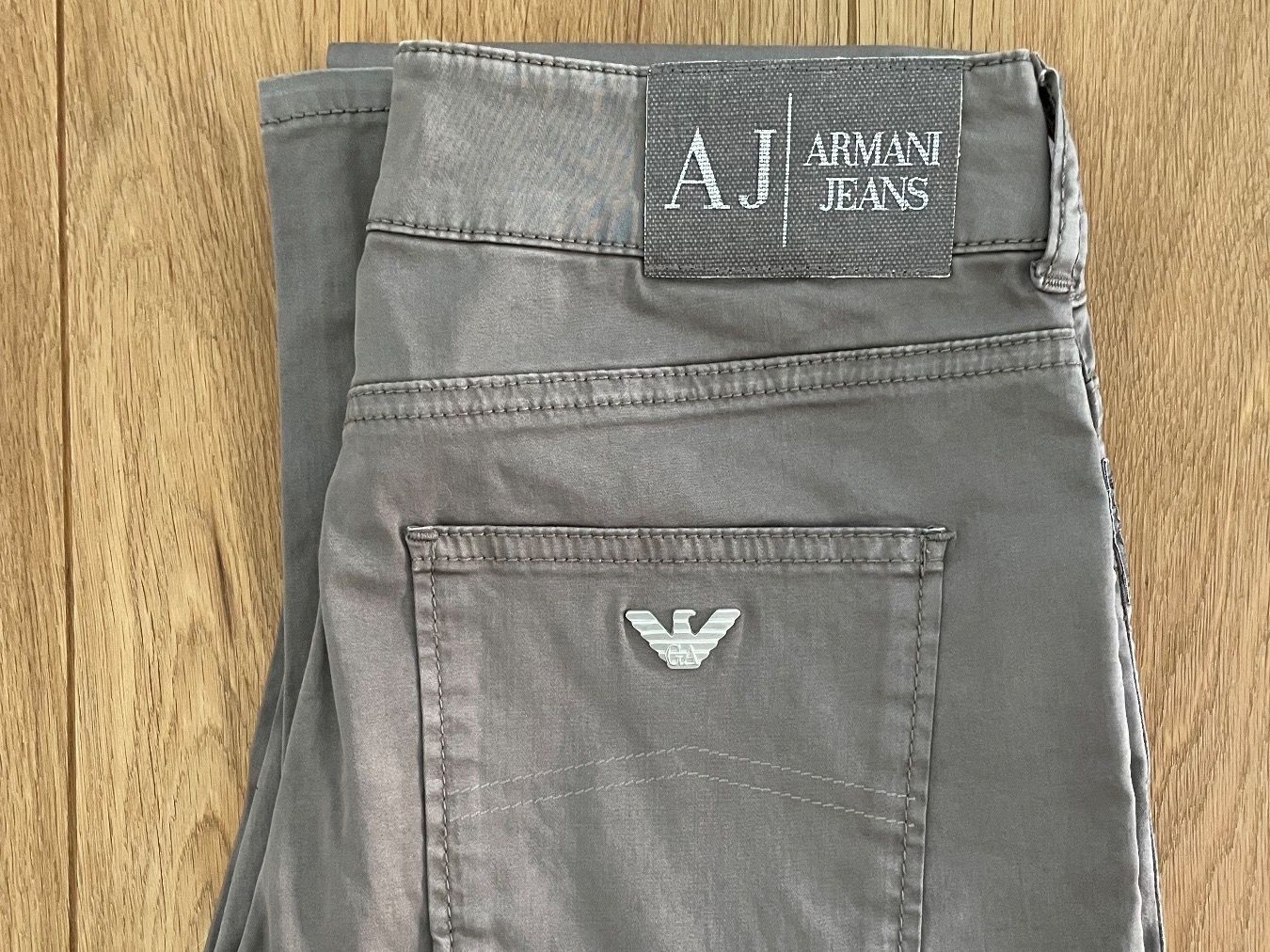 Armani Jeans: AJ Armani Jeans – Nuovo (secondo la descrizione) da Bern venduto da kat_sm88