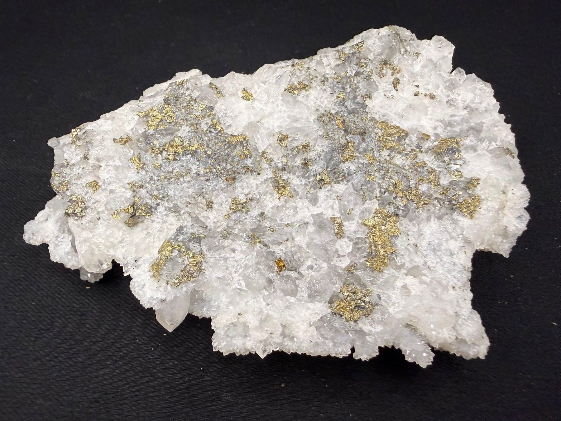 Minéraux & Lithothérapie: Pyrit auf Multigenerationen-Quarz – D'occasion à Schinznach Bad par Demerald 9