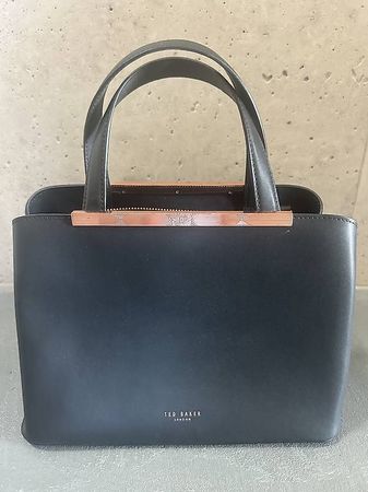 Neuwertige Ted Baker Tasche in schwarz