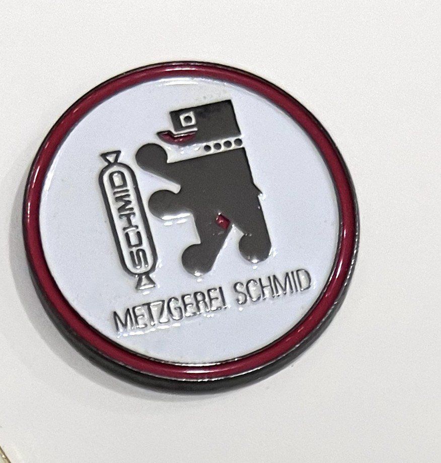 Placchette & Badge: Pin Metzgerei Schmid – Usato da Kriens venduto da TSCH1