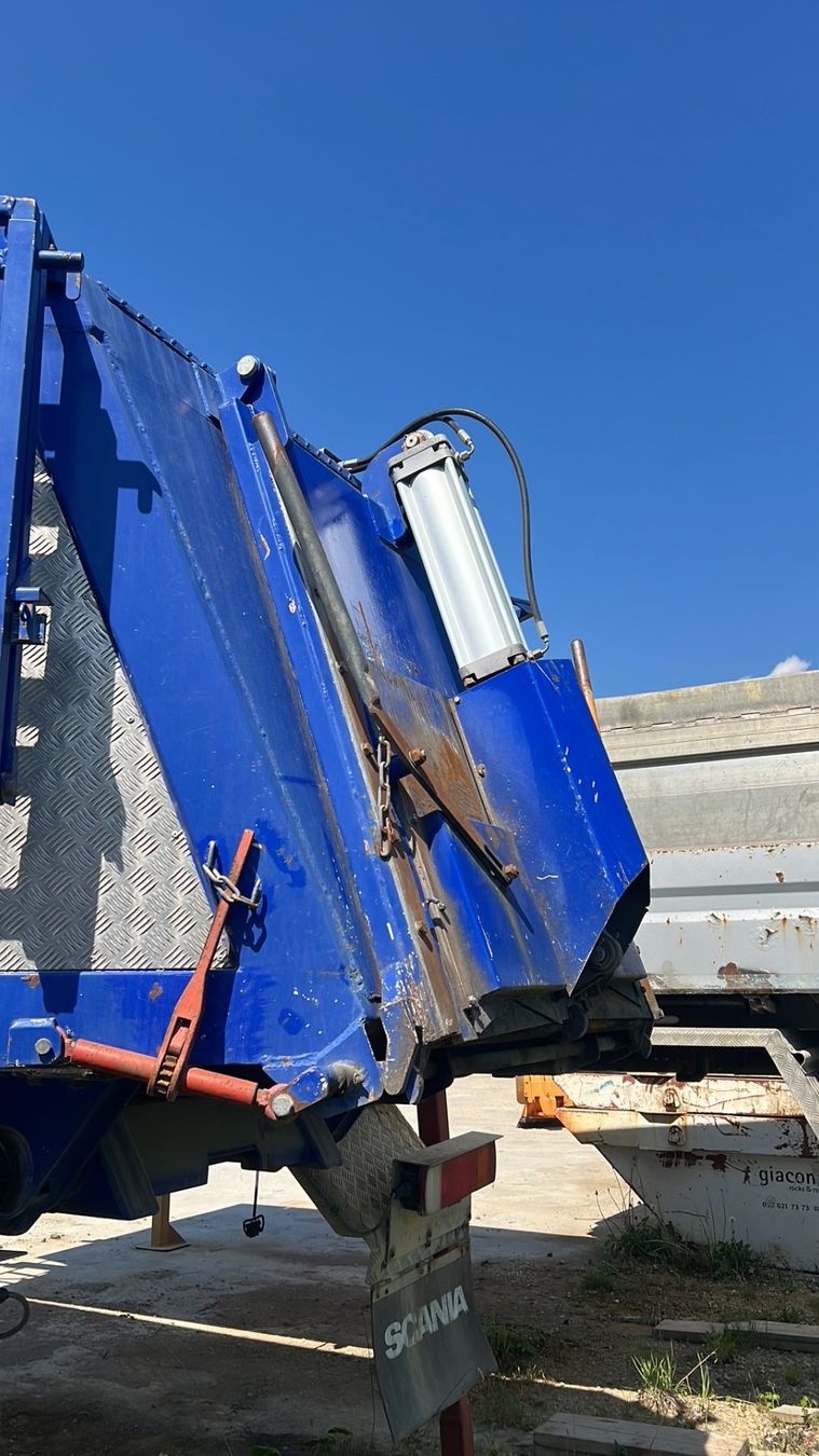 Tutte le macchine: Rebmann Transport zwei Kammer Thermosilo – Usato da Hasle LU venduto da Arag08 3