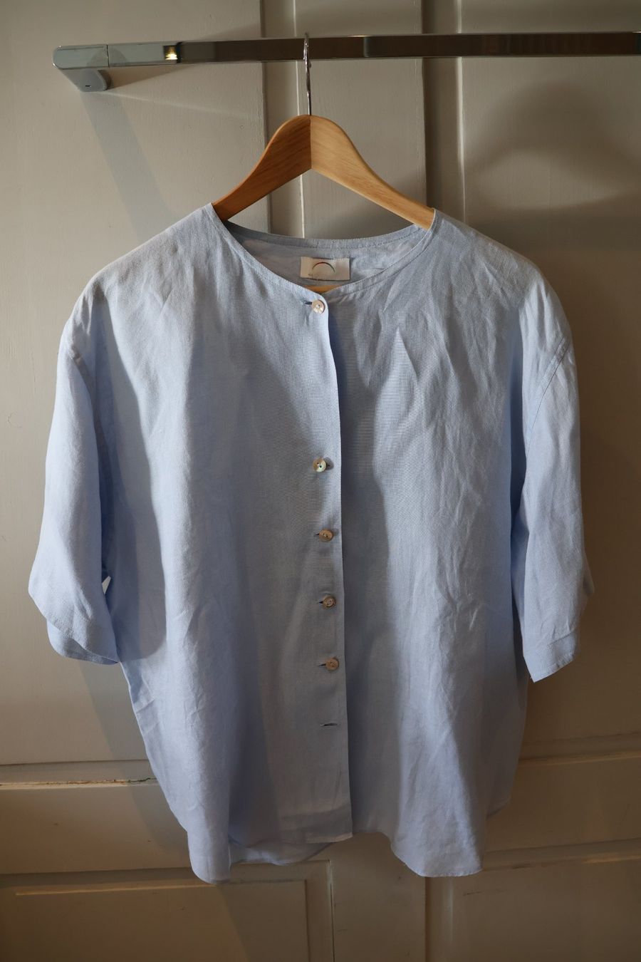 Bogner Camicette: Hellblaue Vintage Bogner Leinenbluse – Usato da Winterthur venduto da jul_v9wx