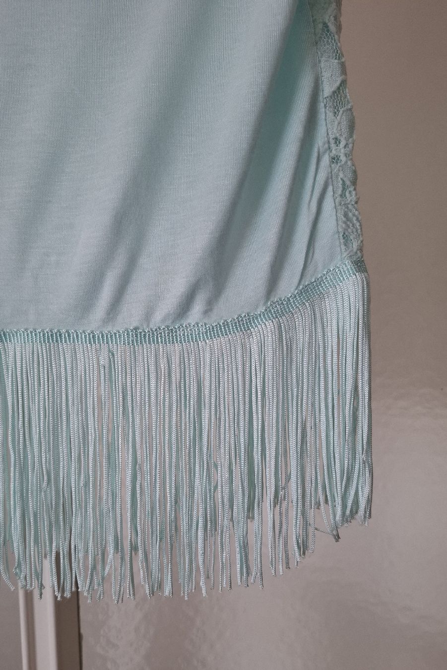 H&M Top: Top turquoise clair avec franges H&M – Nuovo (secondo la descrizione) da Vevey venduto da latessinoise 2