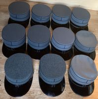 Lot von 11 Mützen für höhere Unteroffiziere der CH Armee