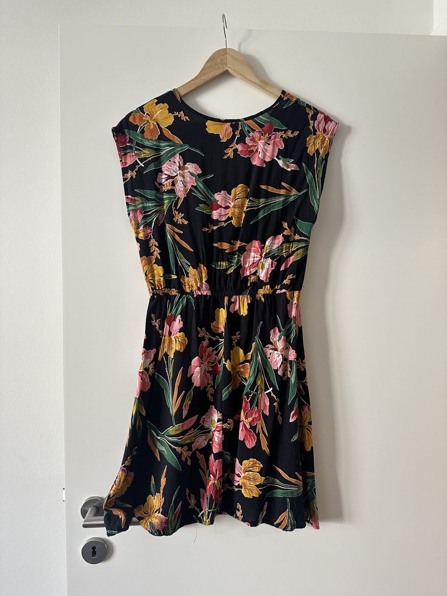 Asos Vestiti: Robe noire à motif fleuris – Usato da Lausanne venduto da sou_w9bl 1