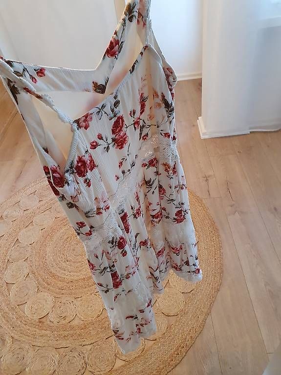 Only Vestiti: Rock weiss/blumig ONLY Grösse 36 – Usato da Solothurn venduto da antonella16 2