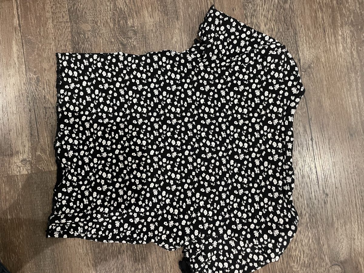 T-shirts: Cropshirt Schwarz Weiss Gr. S – D'occasion à Ennetaach par Ustraessle 1
