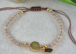 Elegantes, handgefertigtes Armband mit Olivin-Akzenten