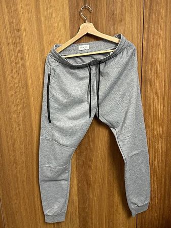 graue Trainerhose