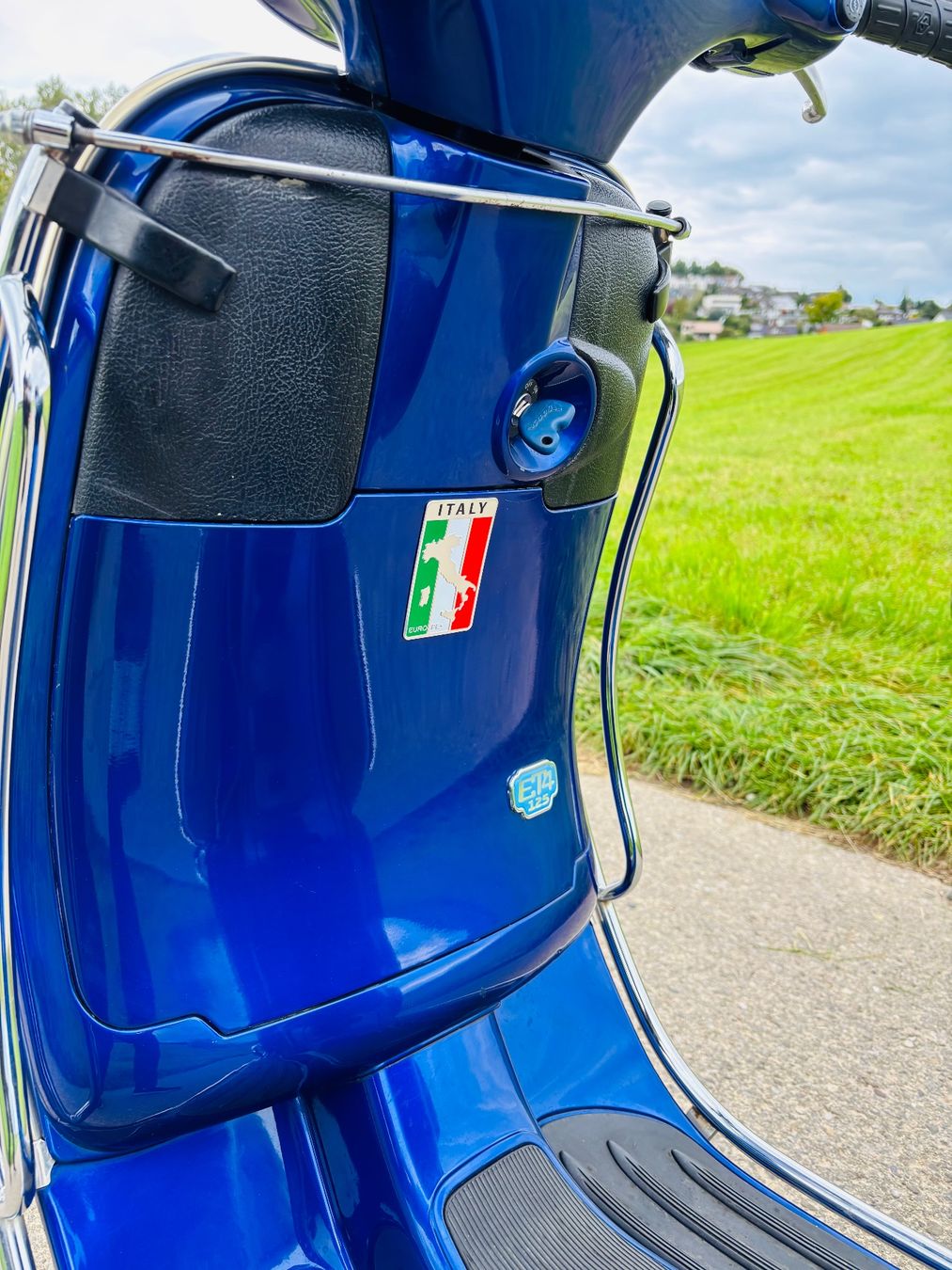 Vespa Scooter: Blaue Vespa Roller mit Topcase - Wenig km – Usato da Dübendorf venduto da mba_5yvw 5