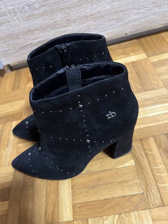 Scarpe da donna: Stivaletti  – Usato da Maroggia venduto da ila_bb5l 1