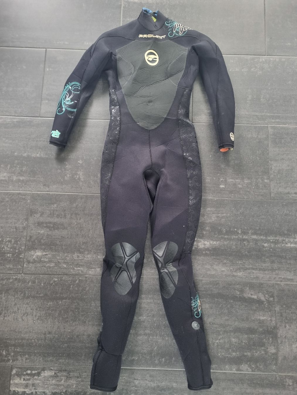 Aquilone: Kitesurf-Set Cabrinha Switchblade 9m, Trapez, Bar, Pumpe, .. – Usato da Wünnewil venduto da Utan8 8
