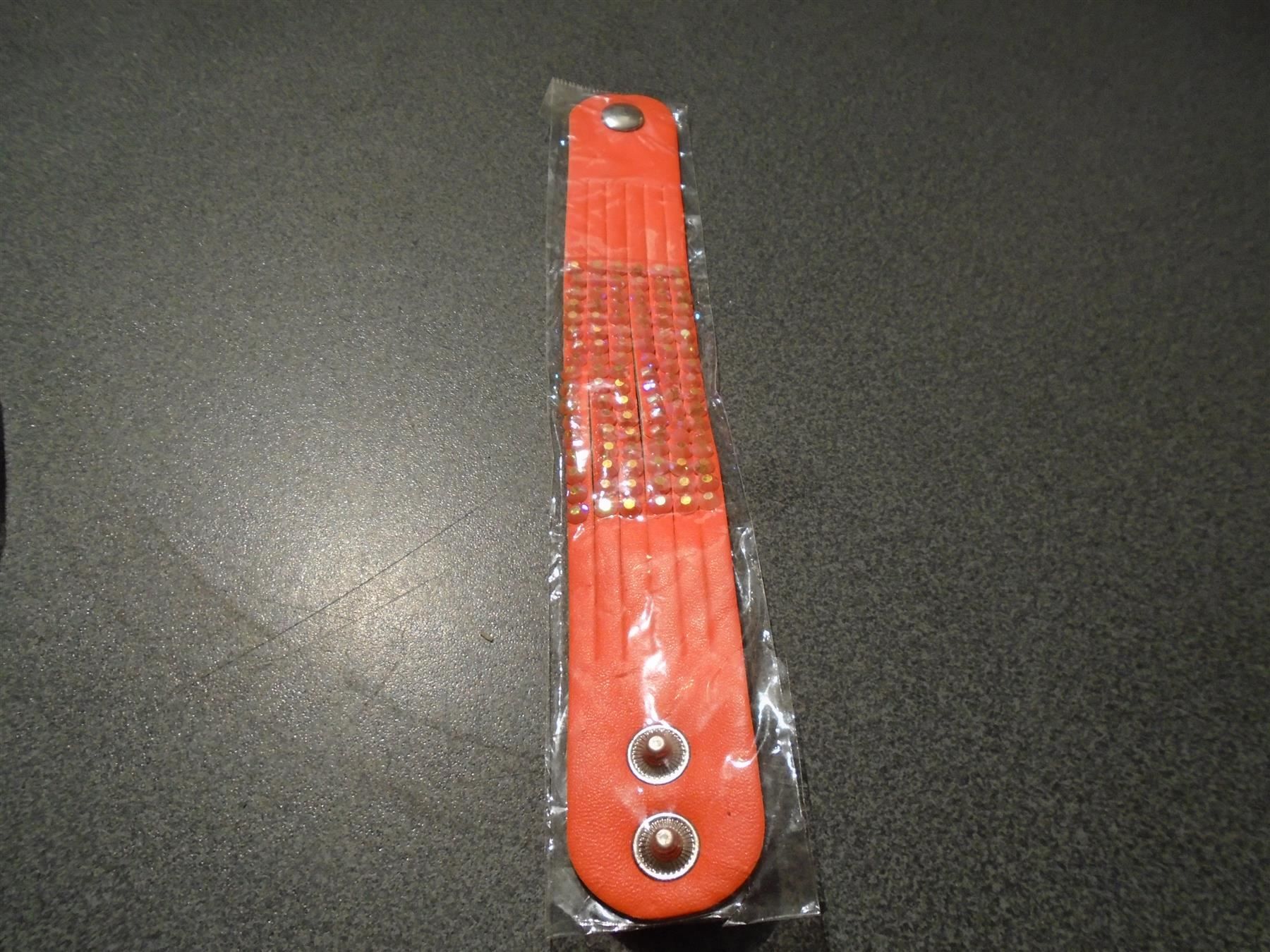 Bracelets: Armband orange/Steinchen – Neuf avec emballage d'origine à Zürich par abraxas1291