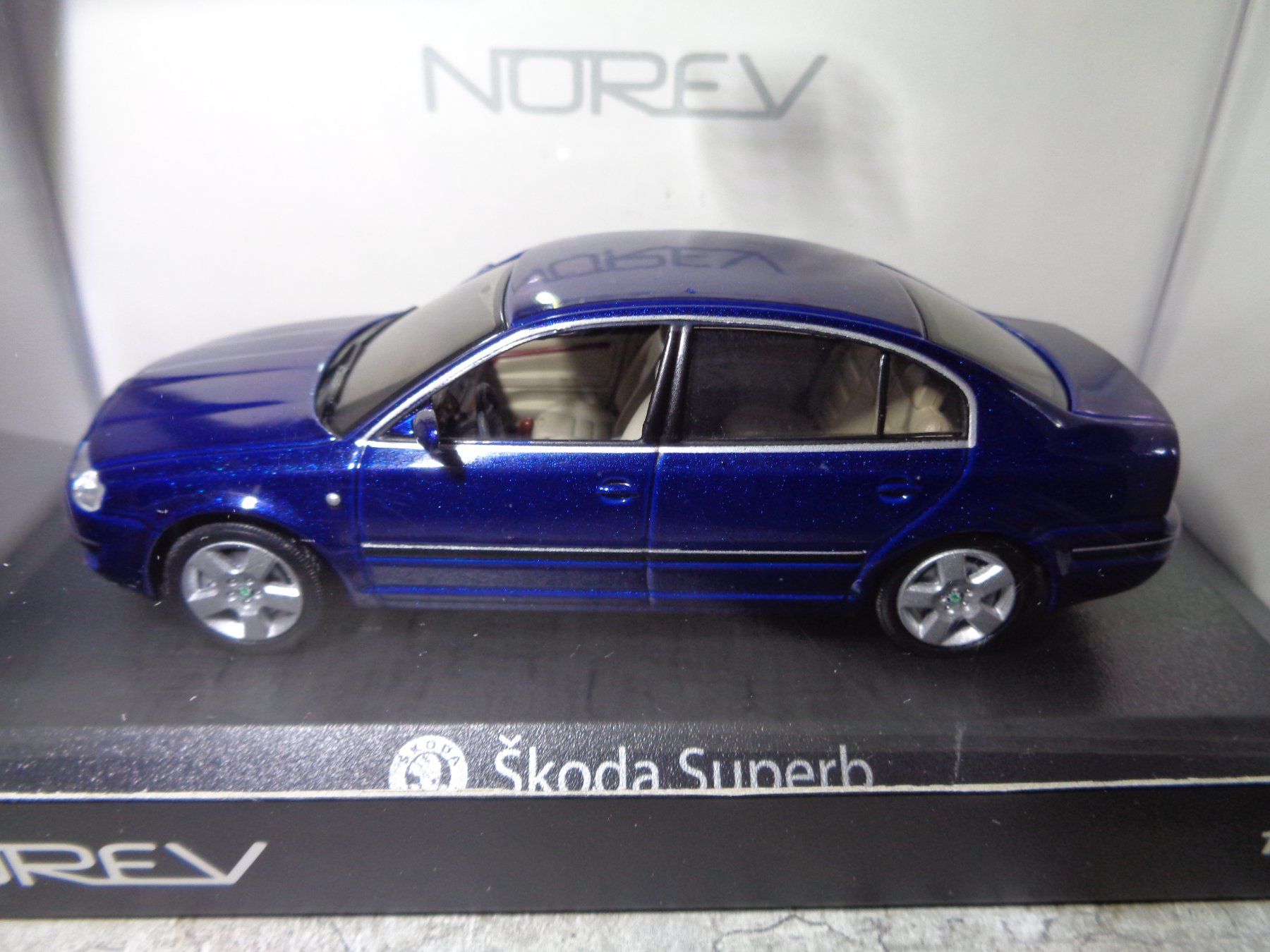 Skoda Modellini d'auto: Norev 1:43 Skoda Superb – Nuovo e nell'imballaggio originale da Reconvilier venduto da rallycar 1