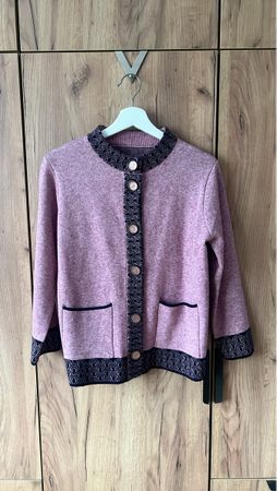 Elegante Strickjacke mit schönen Knöpfen