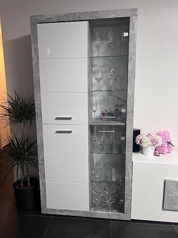 Vitrines: Vitrine zu verkaufen – D'occasion à Altendorf par S.Maechler