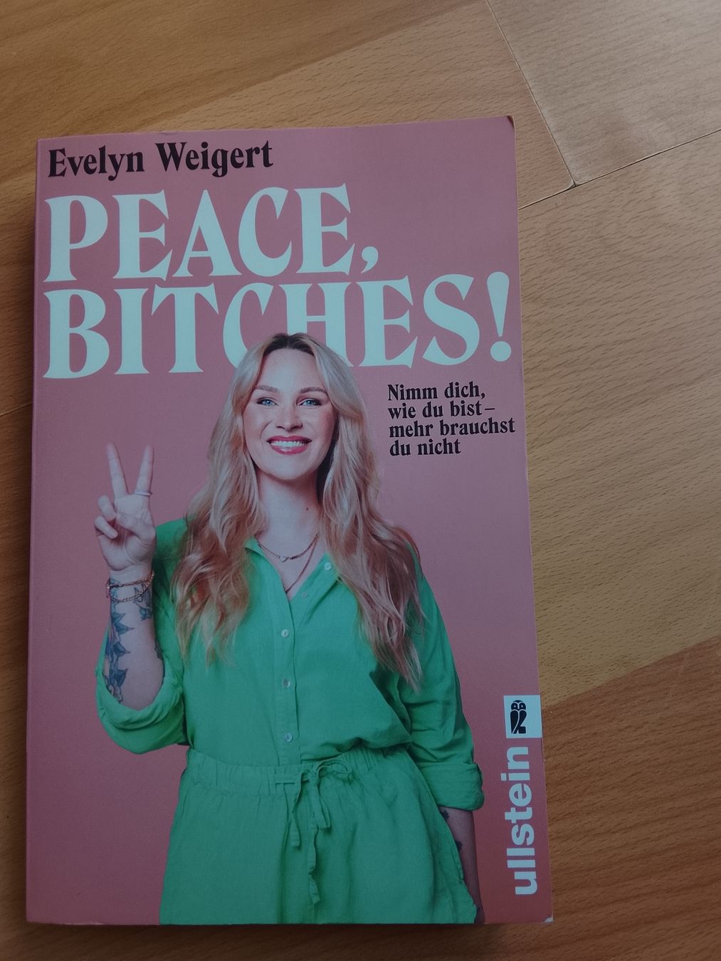 Libri: Buch Peace Bitches Evelyn Weigert – Usato da Unterkulm venduto da rebeccus