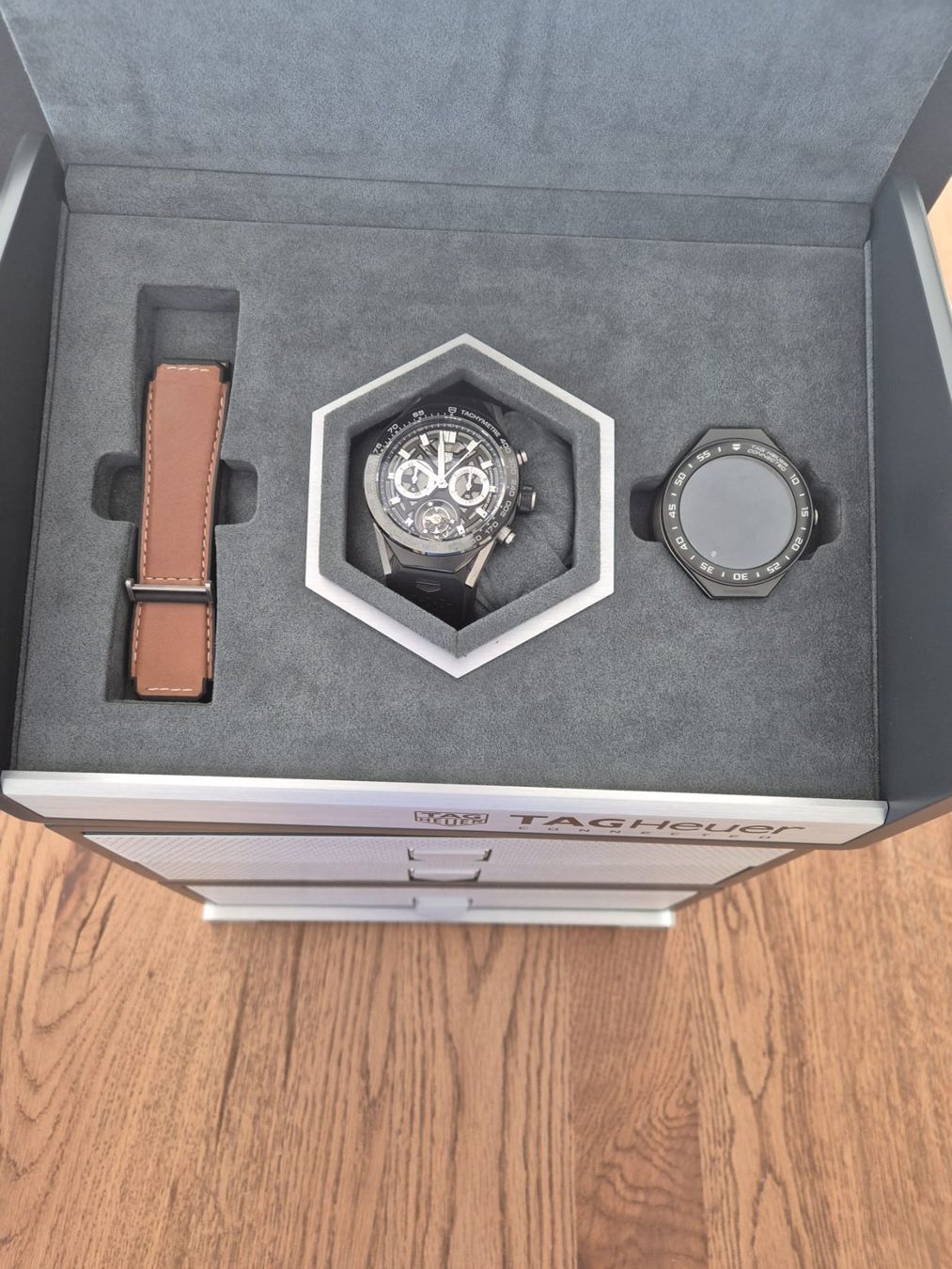 Tag Heuer Orologi: TAG Heuer Connected Modular 45 Luxus Set – Usato da Kloten venduto da viokul 2