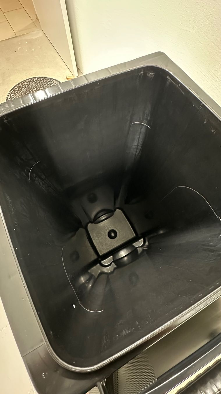 Altro per Ufficio & Commercio: Abfallbehälter/Abfallcontainer schwarz 140 l – Usato da Niederrohrdorf venduto da f.jki 3