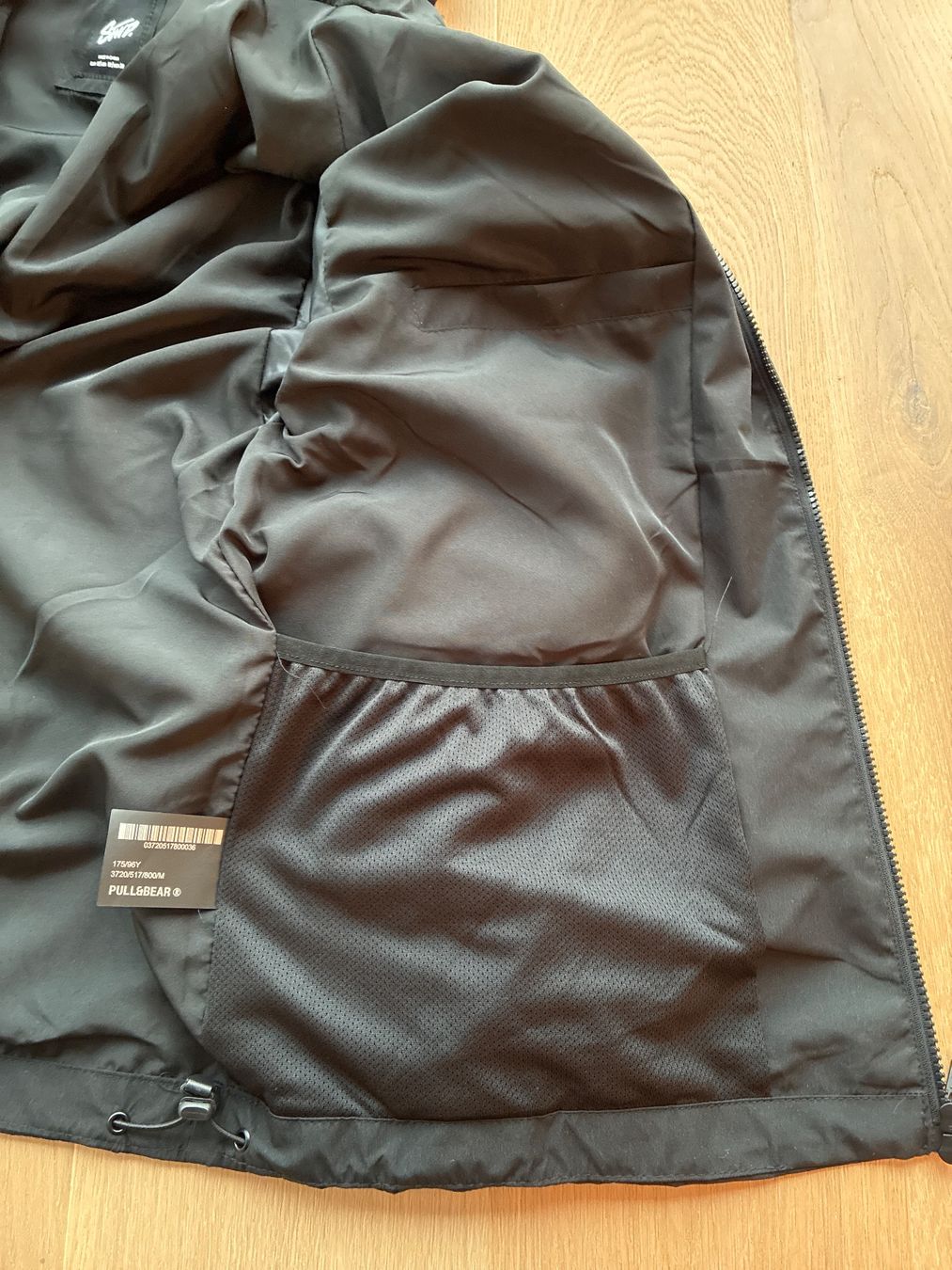 Pull&Bear Giacche: Pull&Bear Jacke - Regenjacke - Windjacke - Schwarz – Usato da Winterthur venduto da pompea 3