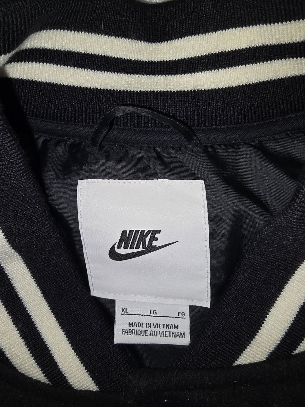 Giacche: Nike Varsity Jacket - Neuve - Taille XL – Nuovo (secondo la descrizione) da Yvonand venduto da KingFroggy 2