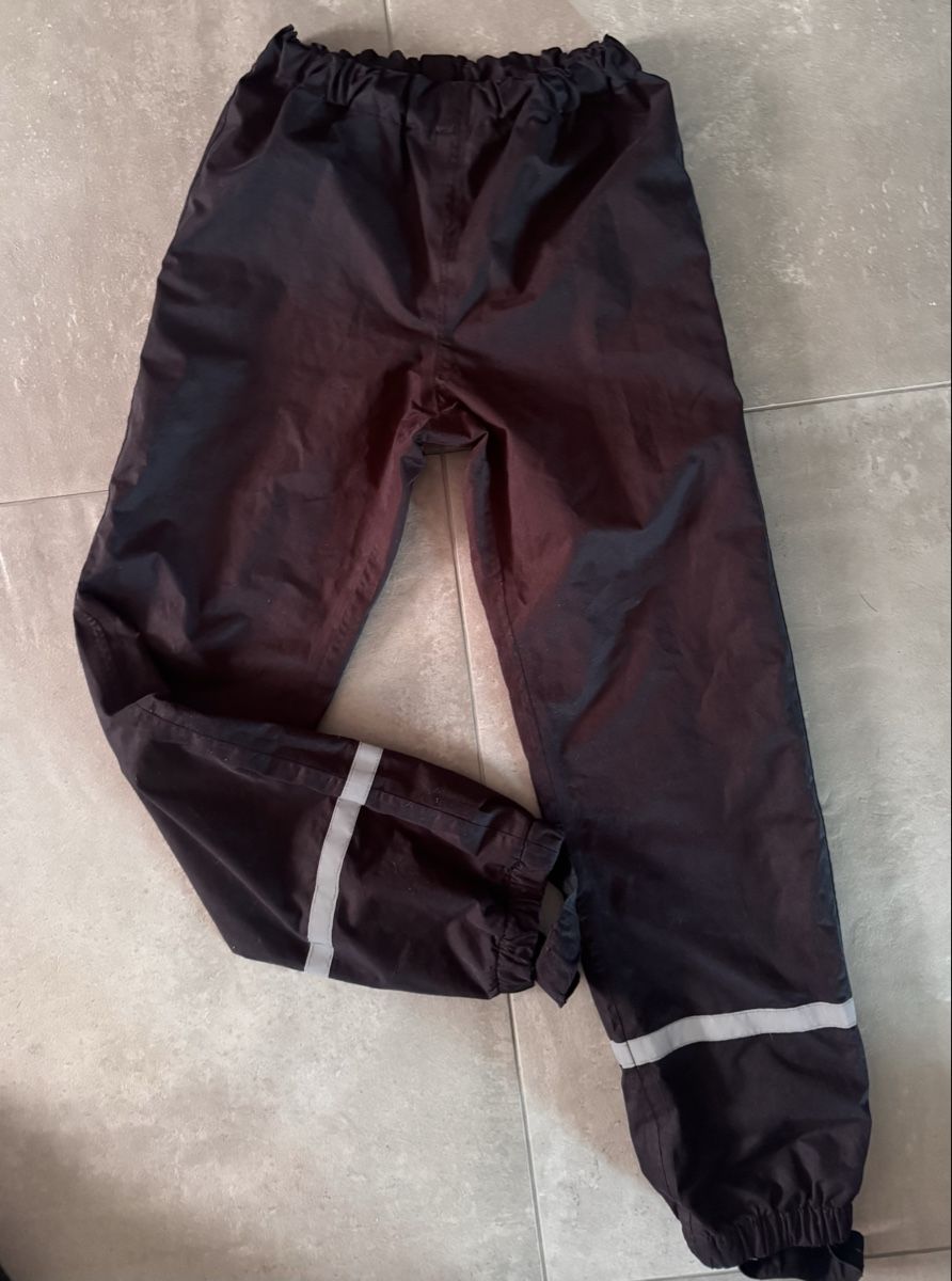 Hosen: Regenhose Gr. 134 – Gebraucht aus Buchs SG von Scheni71