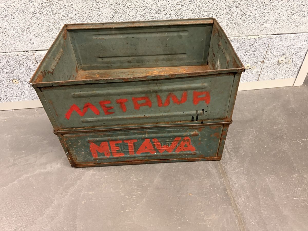Equipement & pcs de rechange: Robuste Metallkiste mit Griffen – D'occasion à Zürich par gar_l5zb 4
