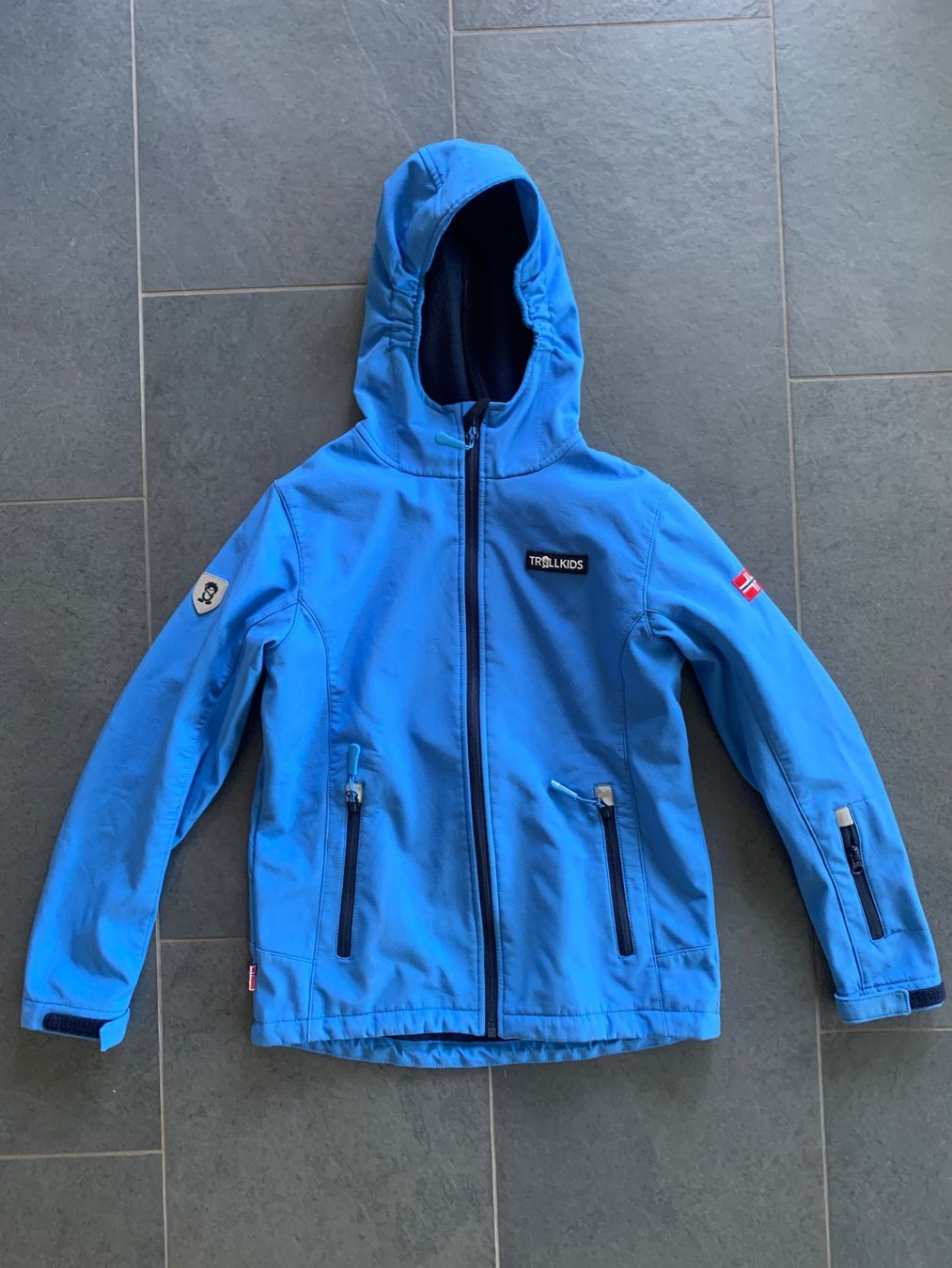Trollkids Vestes & Manteaux: Trollkids Softshell Jacke (Grösse 152) – D'occasion à Zürich par JuneBaby12