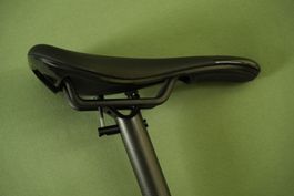Brompton Carbon Sattel mit  Carbon Schmolke Stütze