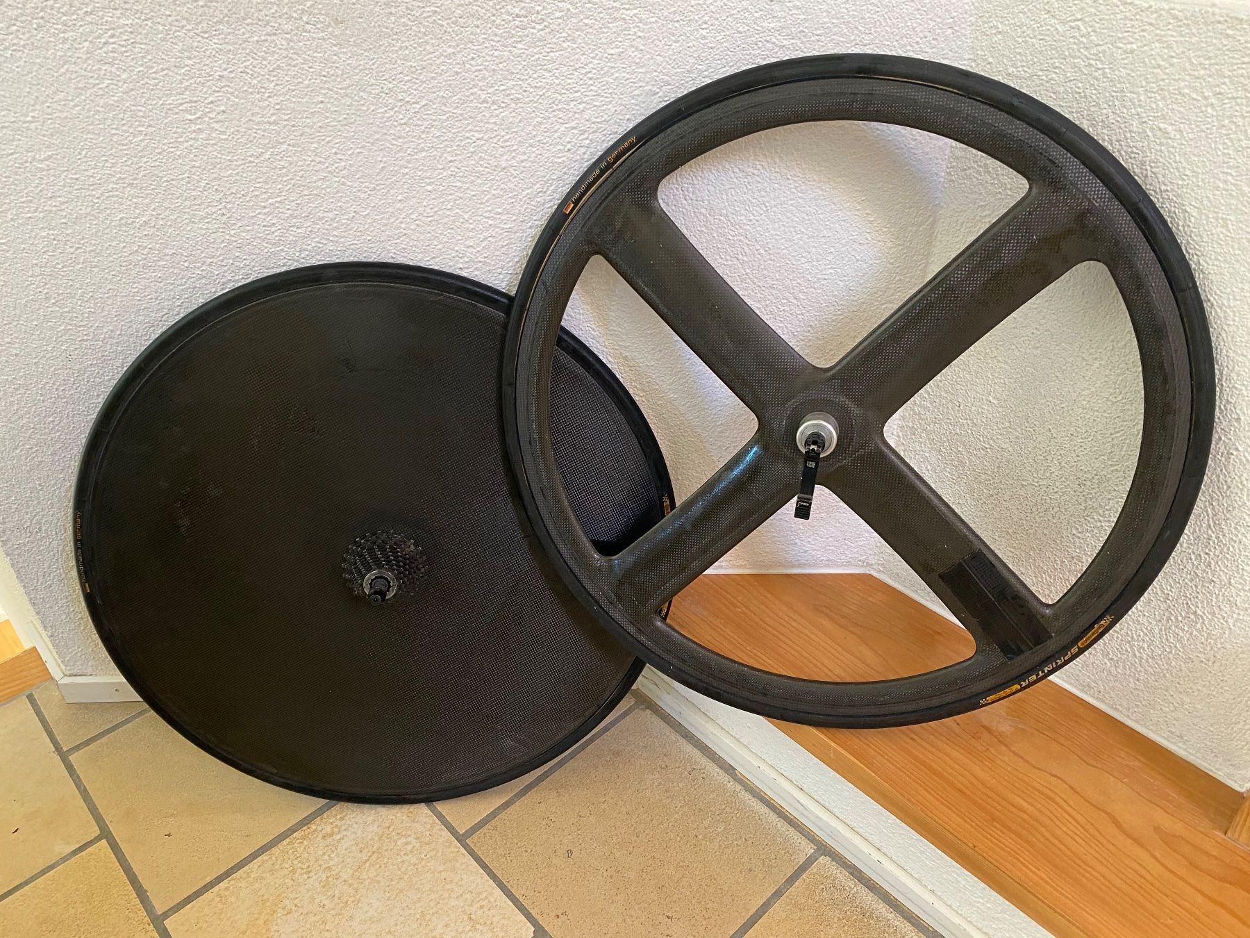 Laufräder: Scheibenrad Carbon und 4-Speichen Vorderrad Carbon 28" – Gebraucht aus Bachenbülach von